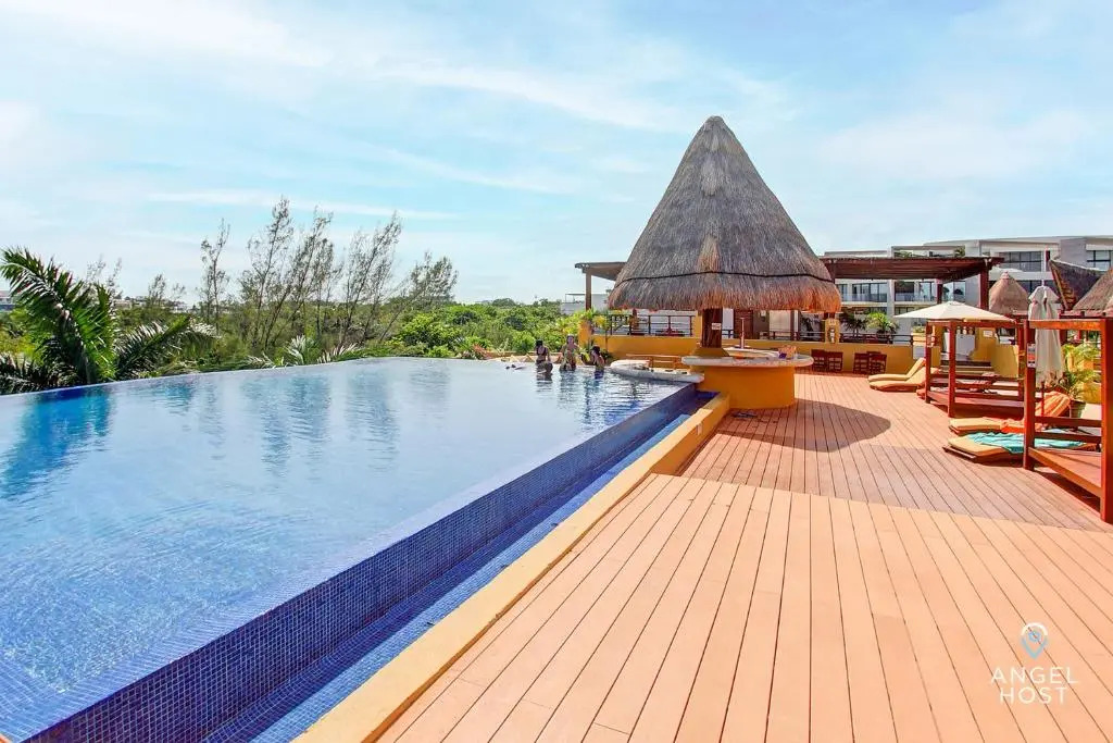 Fabulous Playa Getaway at 38th and Beach plus 2 Pools Onsite!