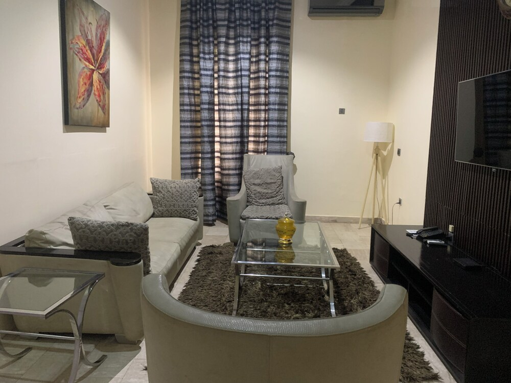 Reina Villa Hotel