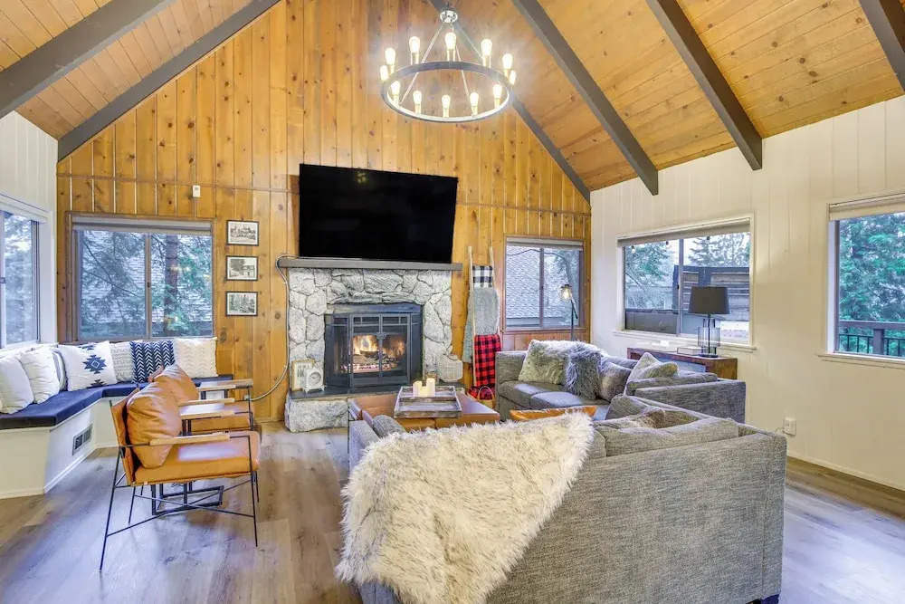 Cozy & Chic Lake Arrowhead Cabin w/ Deck