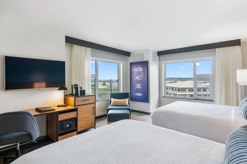 Hotel Indigo Seattle Everett Waterfront Place by IHG