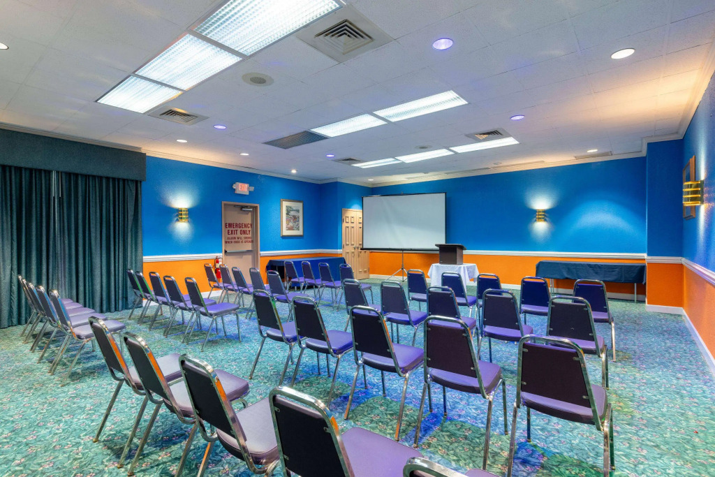 Howard Johnson by Wyndham Salem Hotel & Conference Center