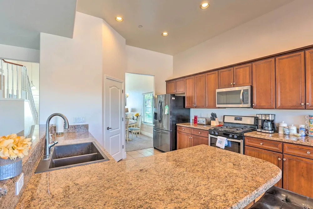 Modern Tucson Home w/ Patio + Saltwater Pool!