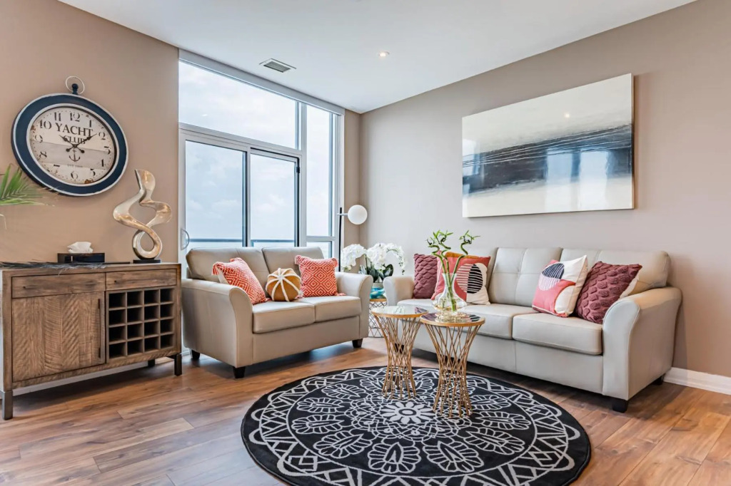 Amazing 3 Bed 4 Bath Penthouse with Roof Top Terrace close to Airport