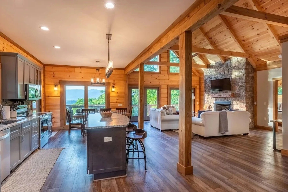 Luxury Cabin Lake View Access Theater Game Room