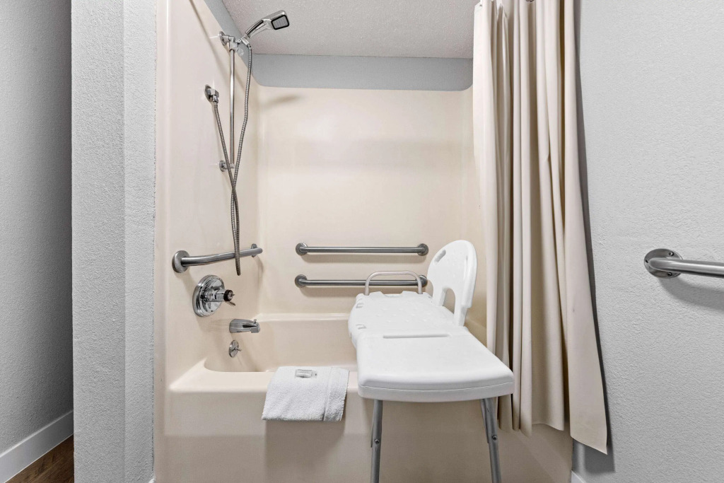 Super 8 by Wyndham Branson - Shepherd of the Hills Exwy