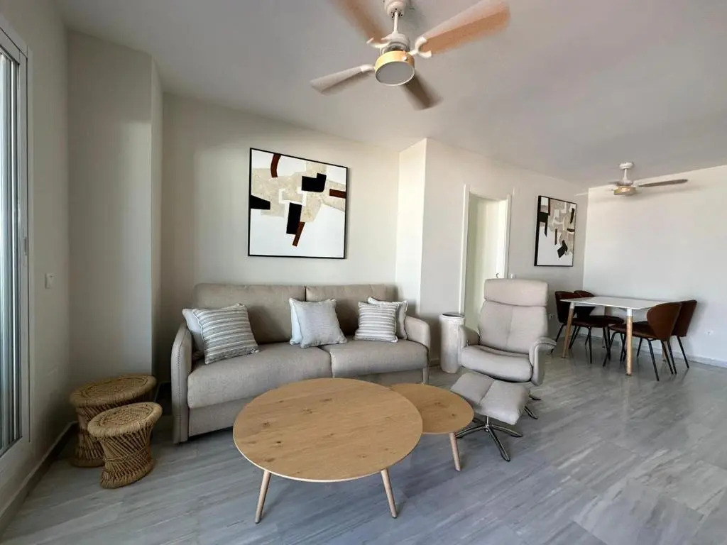 2 bed Penthouse with Sea View
