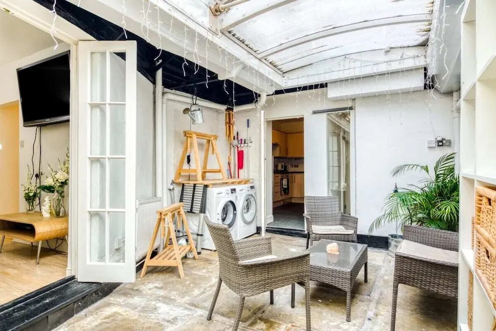 2bed w/ Covered Patio, 5 Mins to Paddington Stn