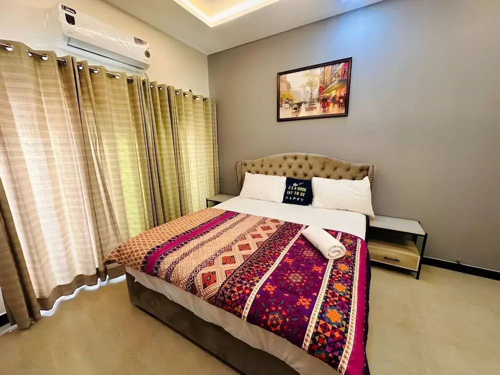 Holidazzle Lodge Islamabad