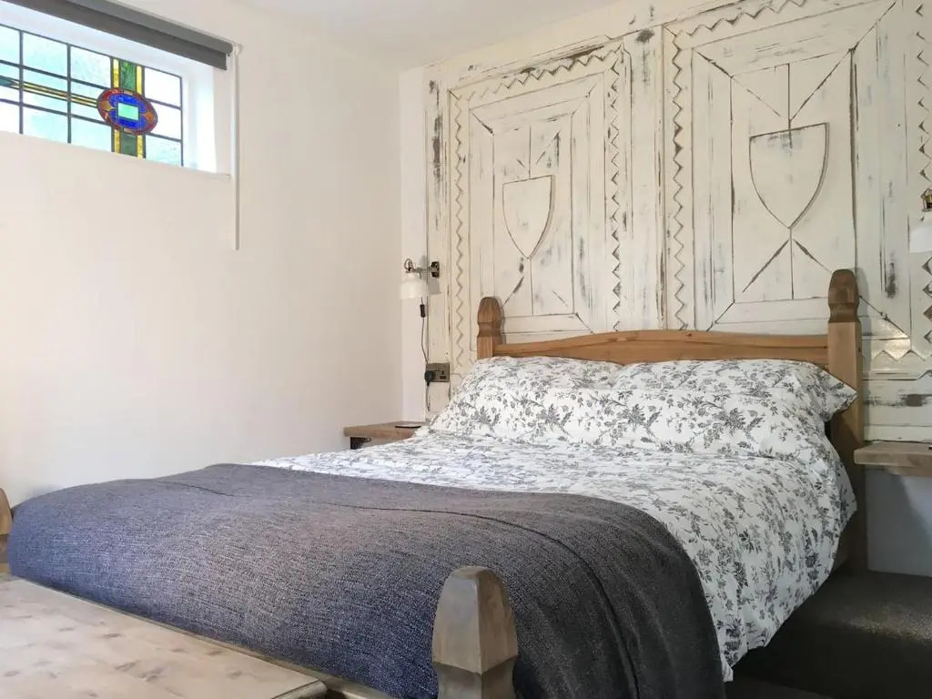 The Hideaway - a charming, unique retreat in Long Ashton, Bristol