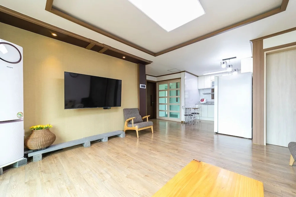 Uljin Dolbit Pension(돌빛펜션민박)