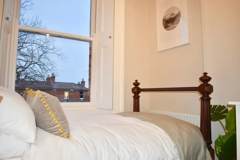 Stylish 2 Bedroom Georgian Apartment in City Centre
