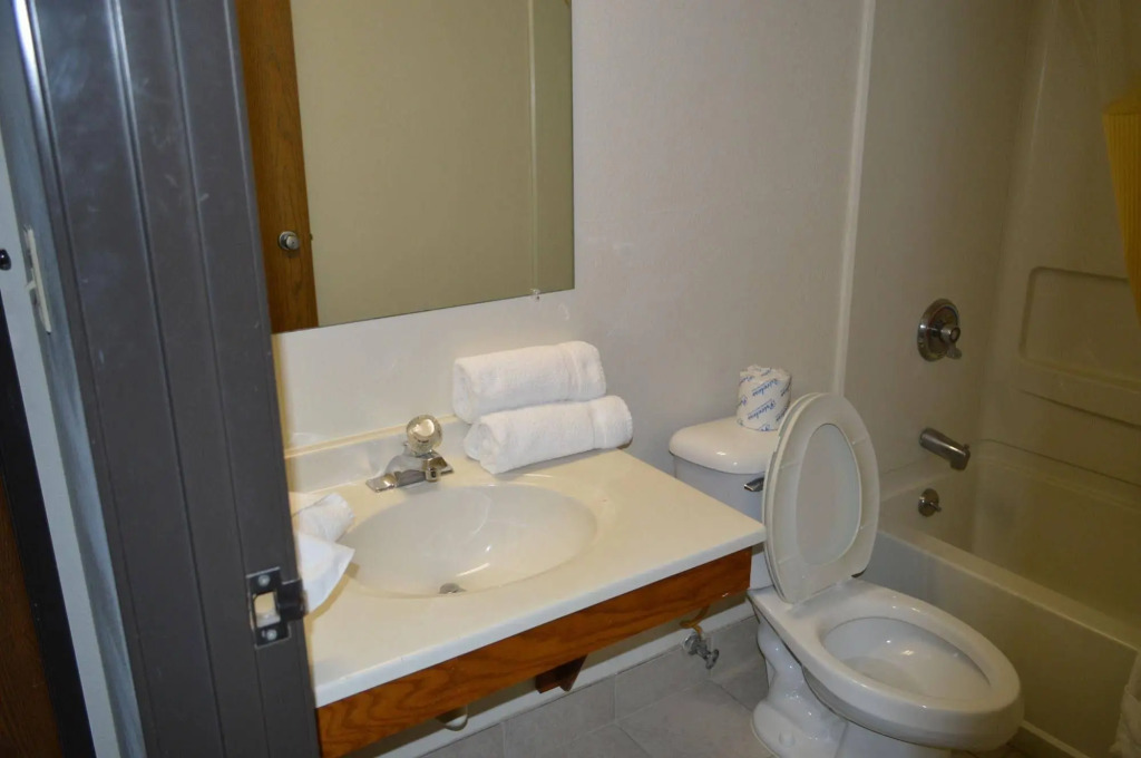 Crystal Inn and Suites