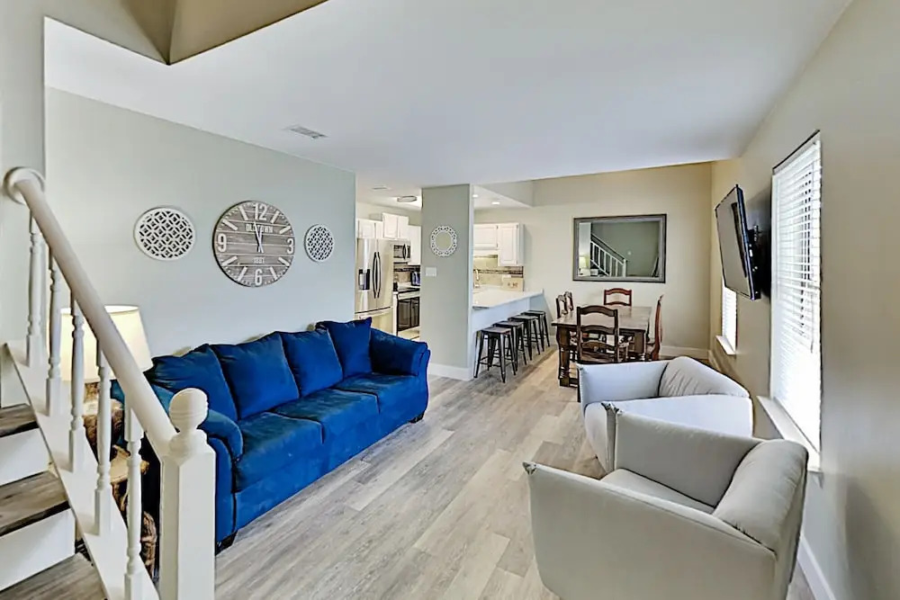 Beachside W/ Balcony - Walkable Location! 3 Bedroom Condo