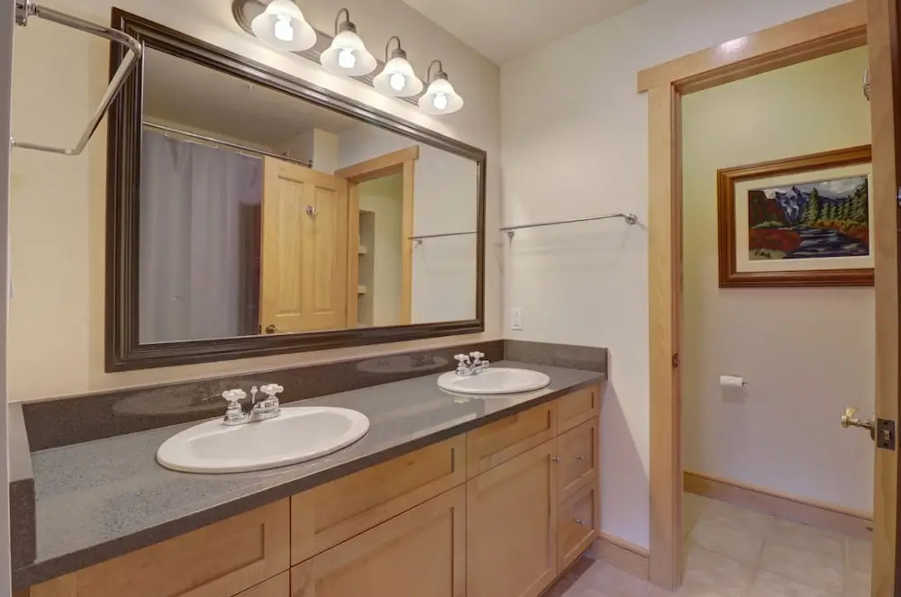 Modern Condo with Amazing Views, Right next to the Lift - CS407 by Redawning
