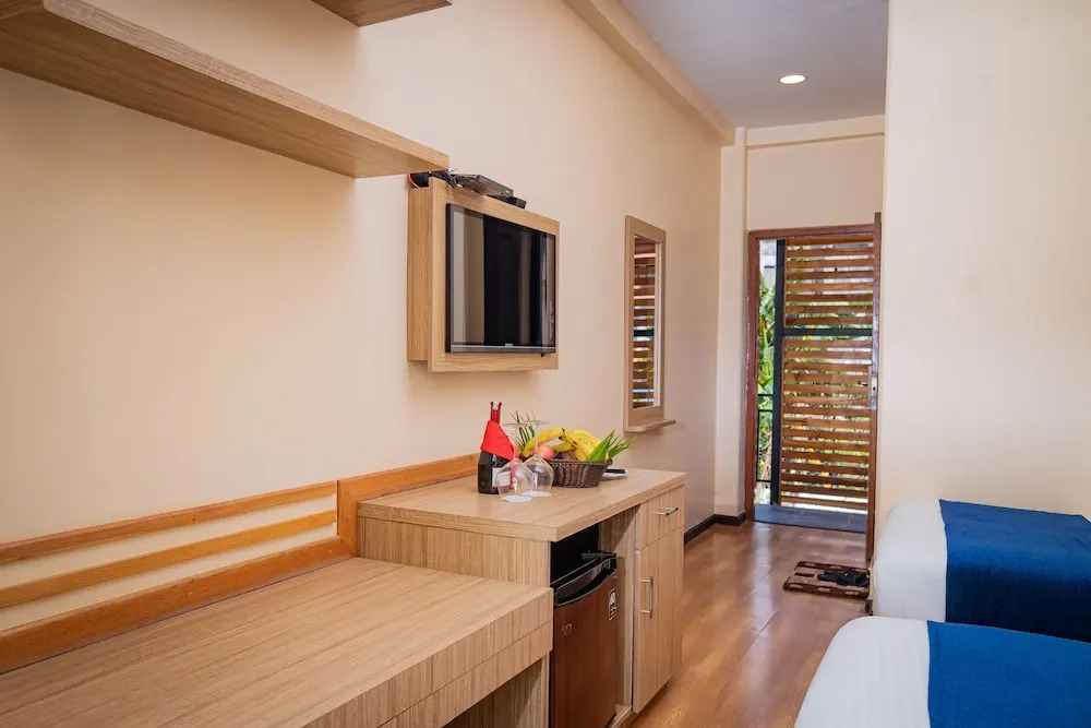 Majestic Lake Front Hotel & Suites