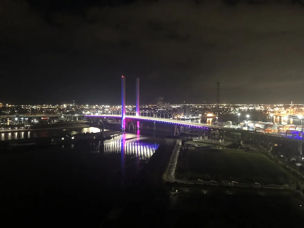 HFN Riverside Docklands Apartment