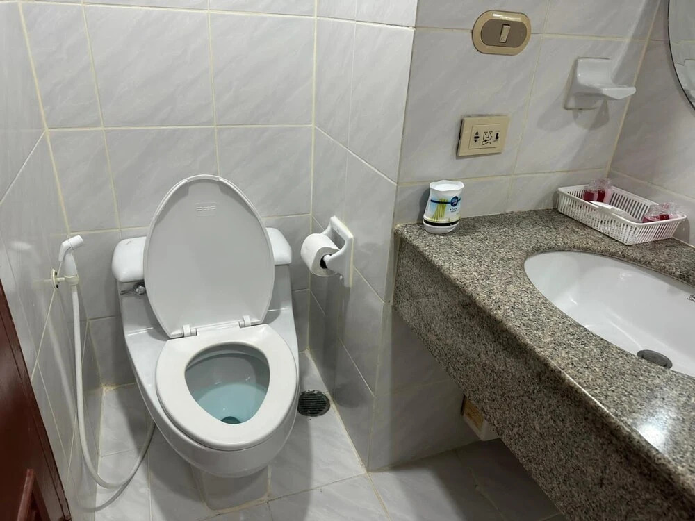 Omni Tower Nana Bangkok - Serviced Apartment on Sukhumvit Soi 4