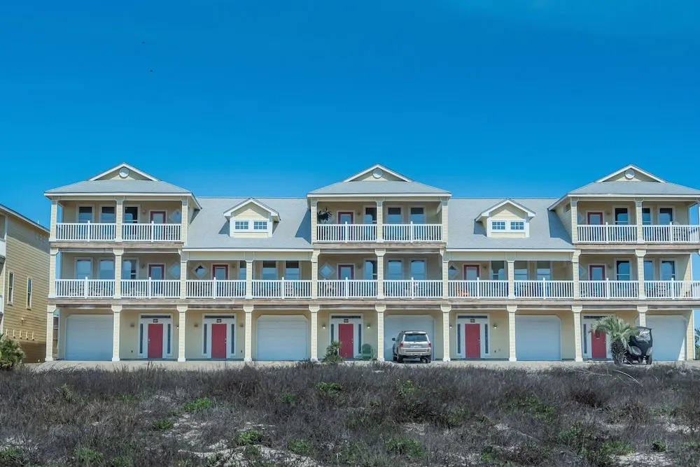 Easy Breezy 3 Bedroom Townhouse