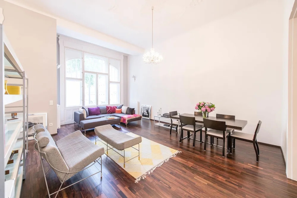Oasis Apartments - Parliament II