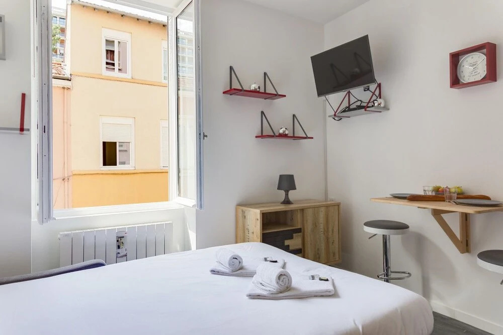 Modern studio near train station Part-Dieu by GuestReady