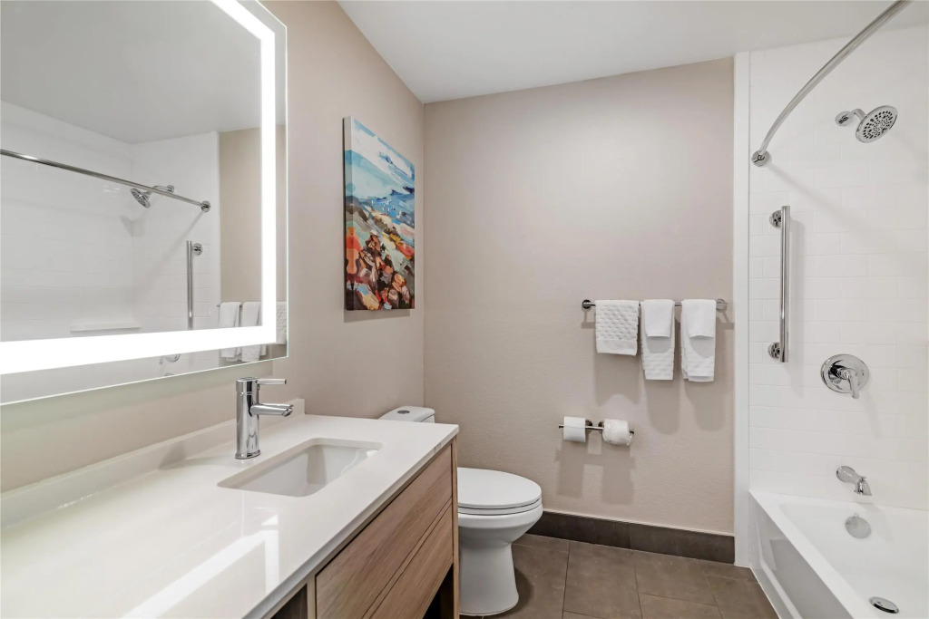 Best Western Plus, The Inn at Hampton