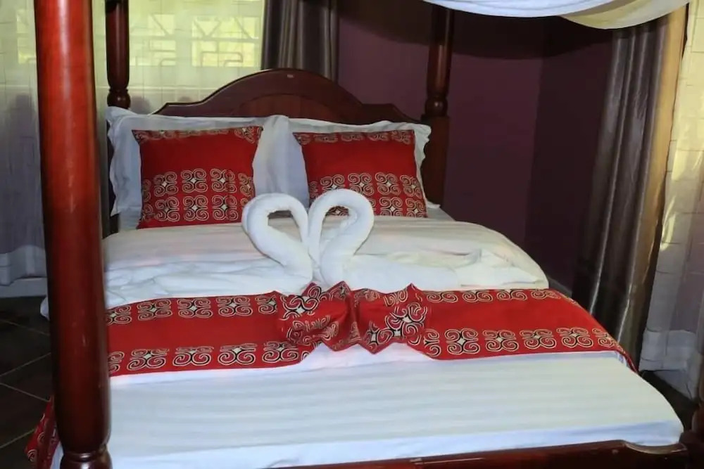 A And J Holiday Suites