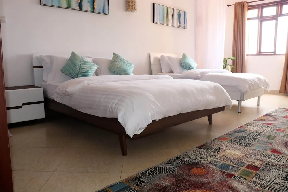 2 Bedroom Apartment With Pool and Views