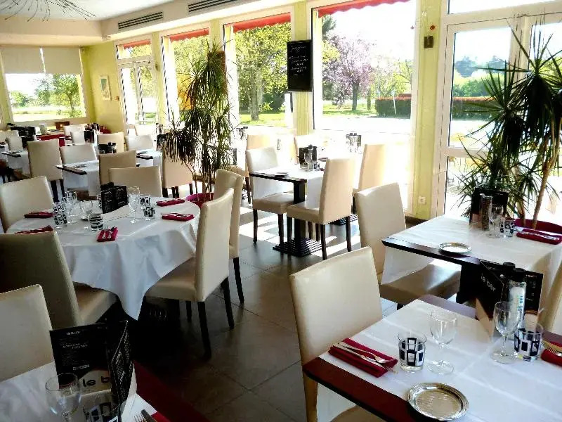 Logis Loire Hotel - Les Cocottes Restaurant