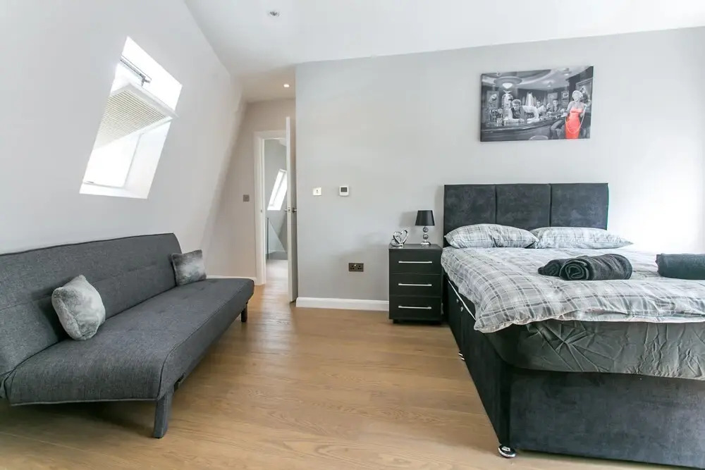 2 Bed Penthouse Style House in Camden Town