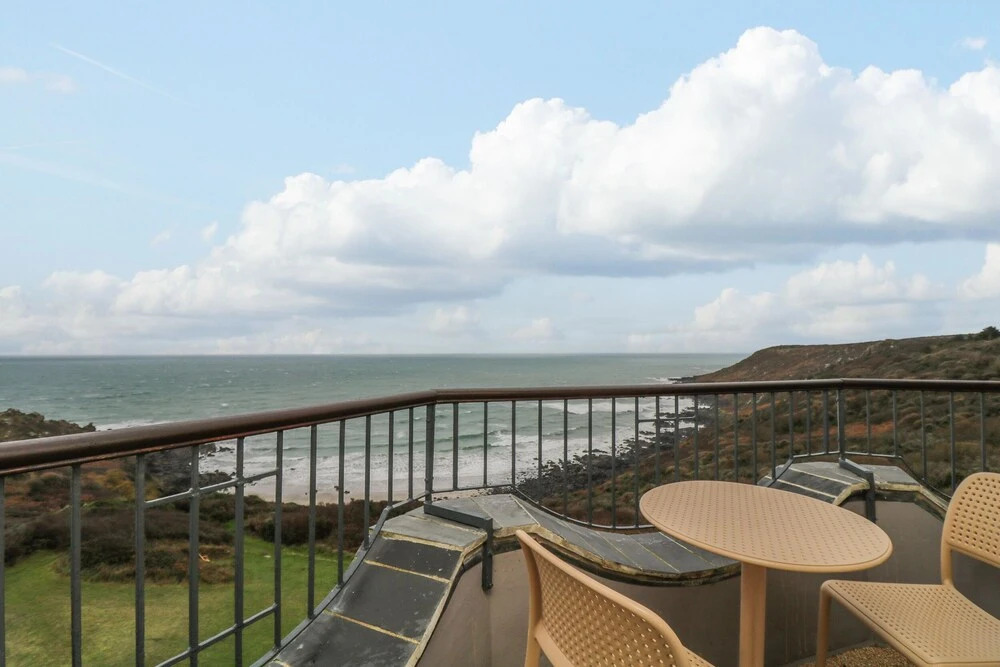Headland Apt 17