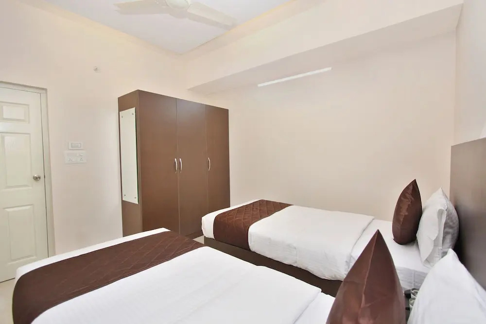 OYO 9931 Hotel Bali Square