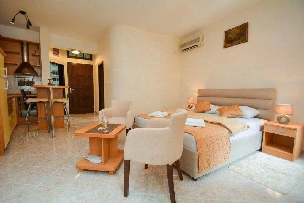 P.S. Cattaro Apartments