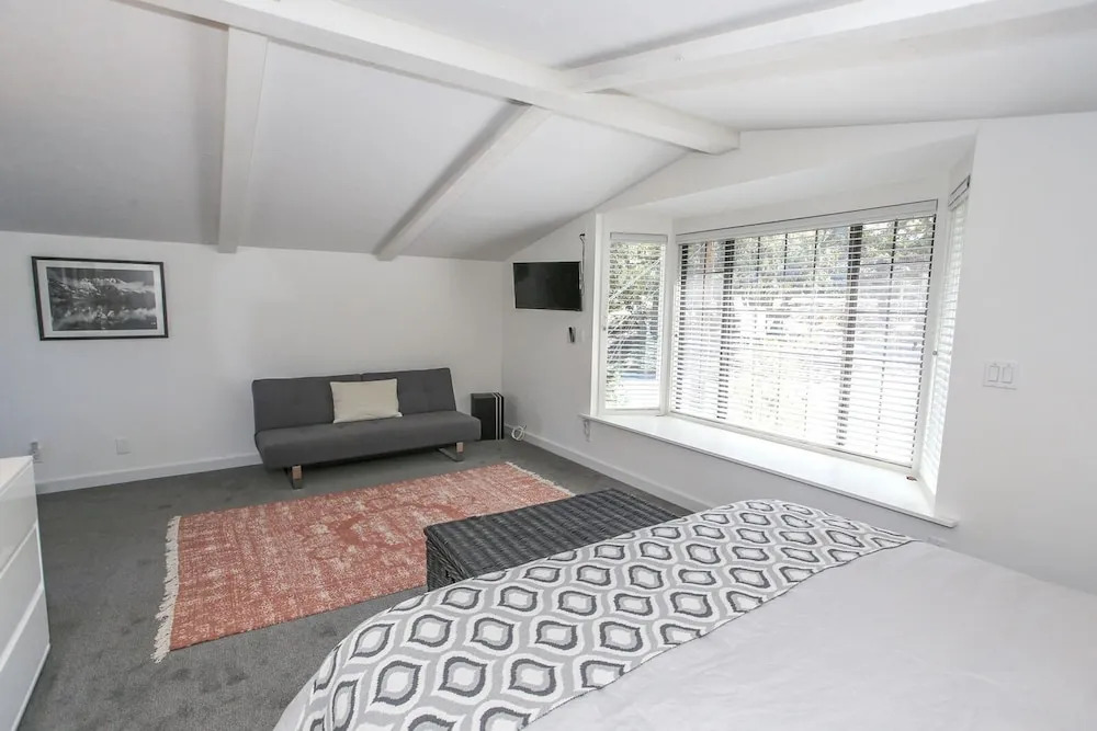 Scandinavian Dream Chalet - 3 Br home by RedAwning