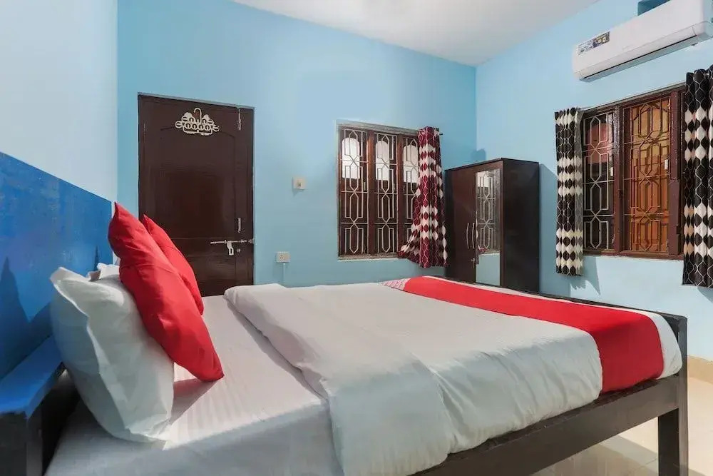 Royal Blues by OYO Rooms