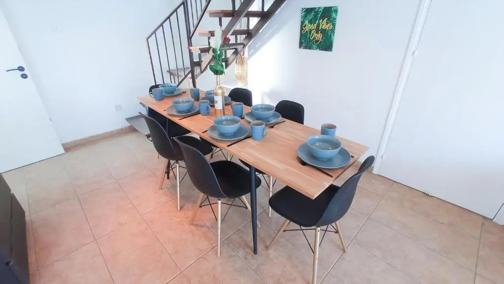 Luxury Maisonette Apartment -SEA VIEW, NETFLIX, GYM- 5 Min from Beach