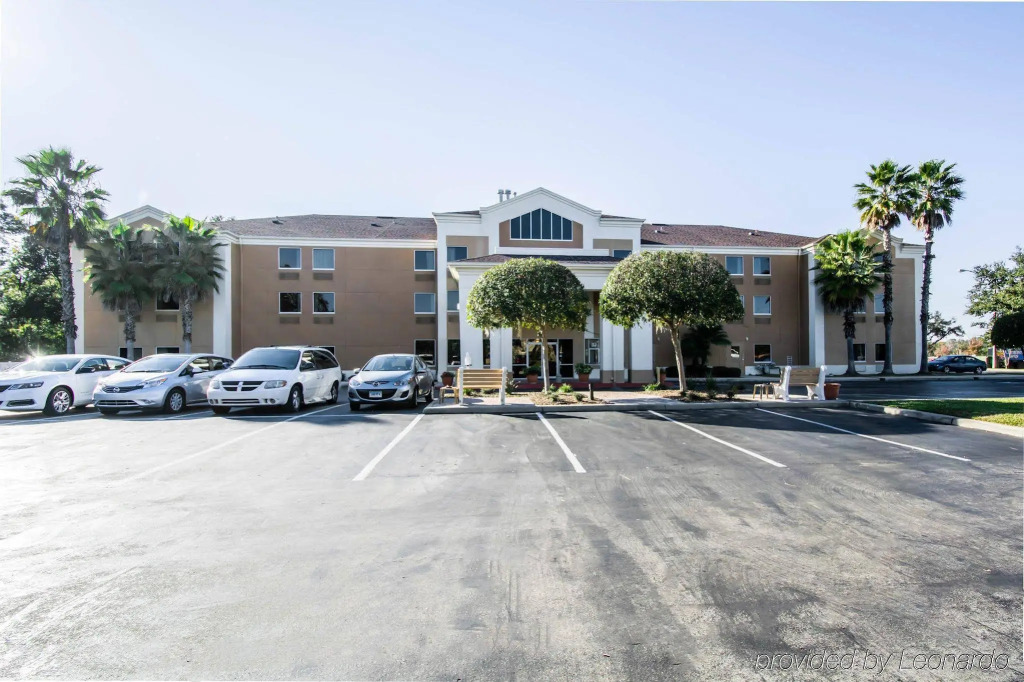 Comfort Inn & Suites DeLand - near University