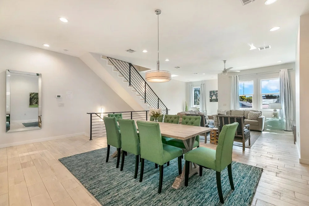 Cozy Living in Mid City