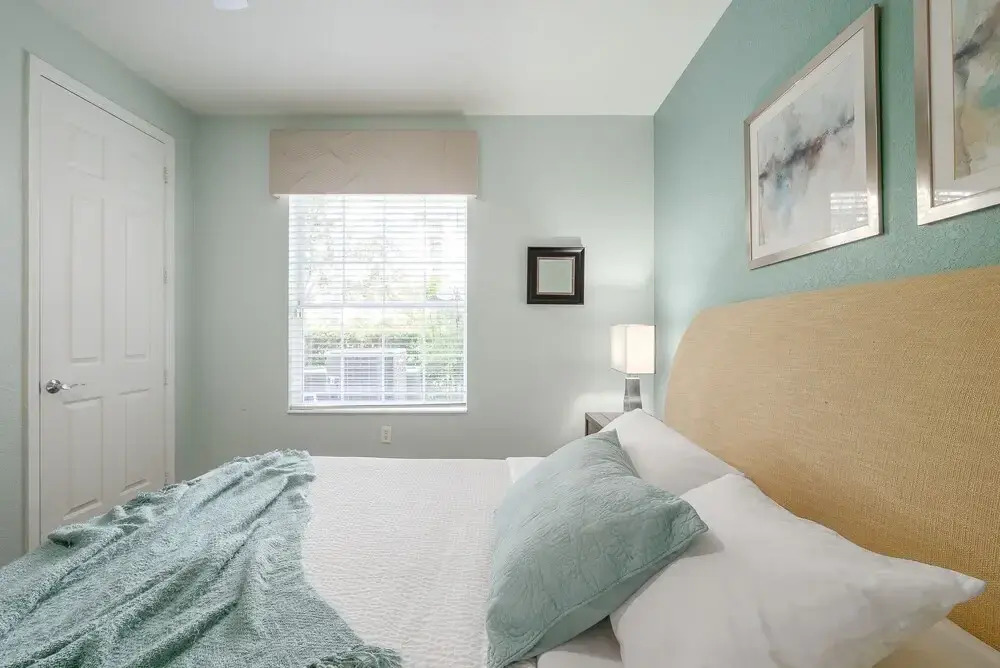 La Vista Lakeview Deluxe 3 Bedroom Condo by RedAwning