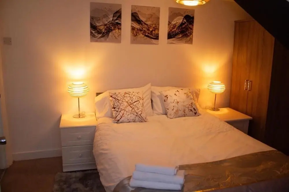 Private Parking, Urban Comfort & City Haven