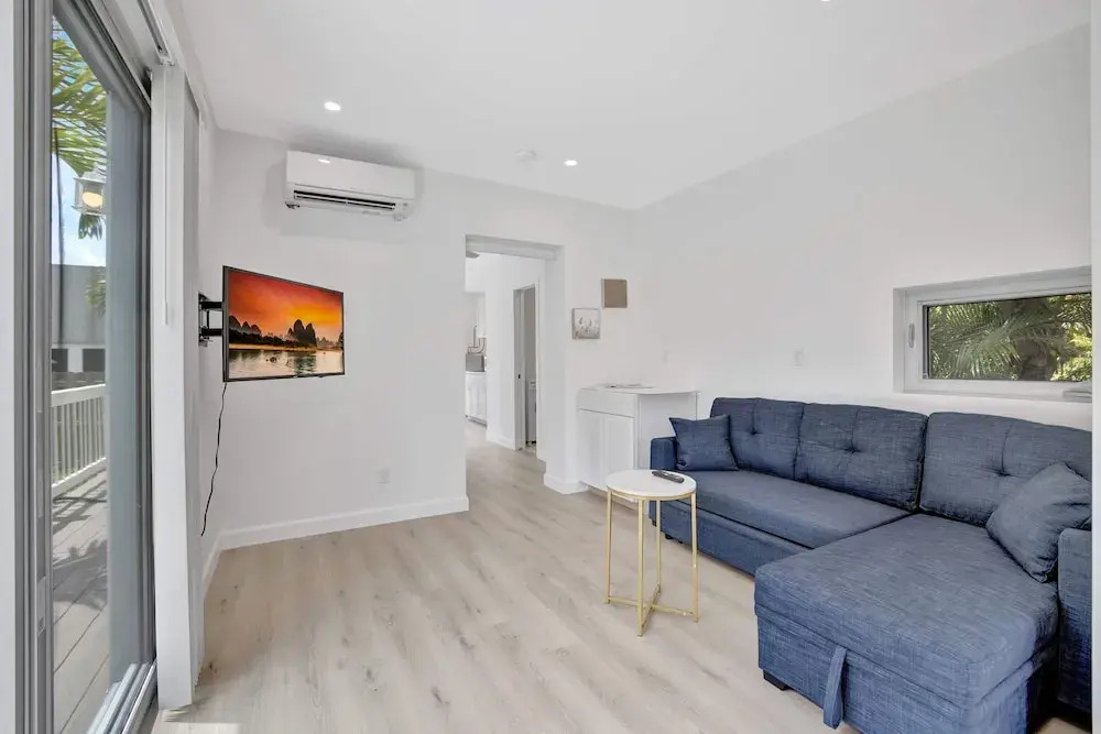 Sunshine Getaway Sleeps 4!