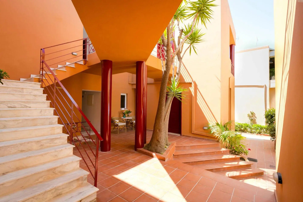 Elotia Hotel