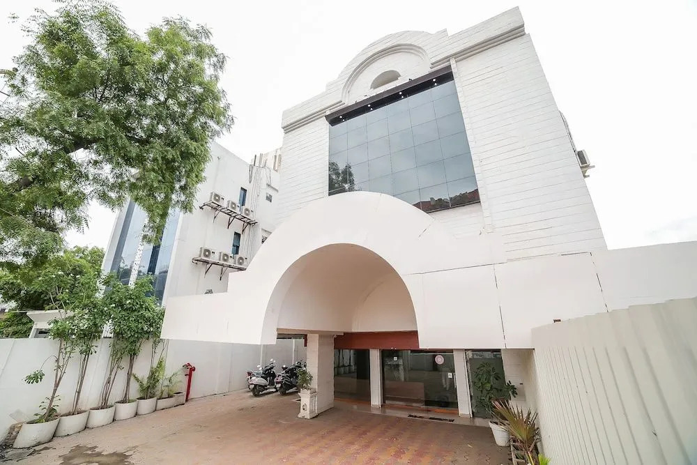 OYO Flagship 15762 Satya Kalmana Market