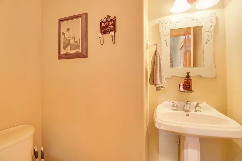 Great for Gatherings! Family Cabin in Lakeside