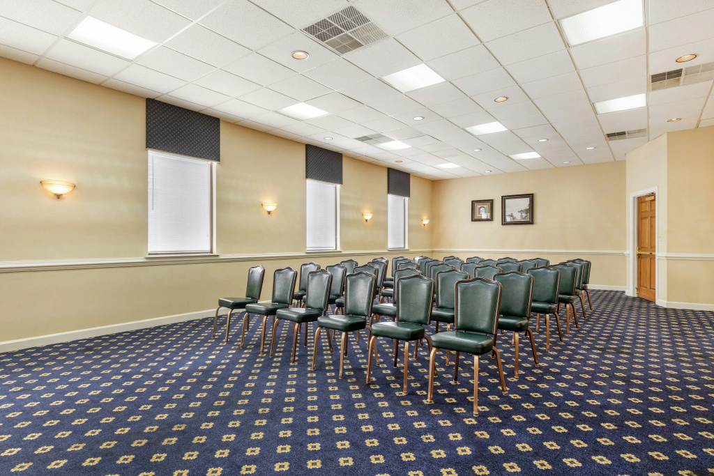 Red Roof Inn & Suites Newport News