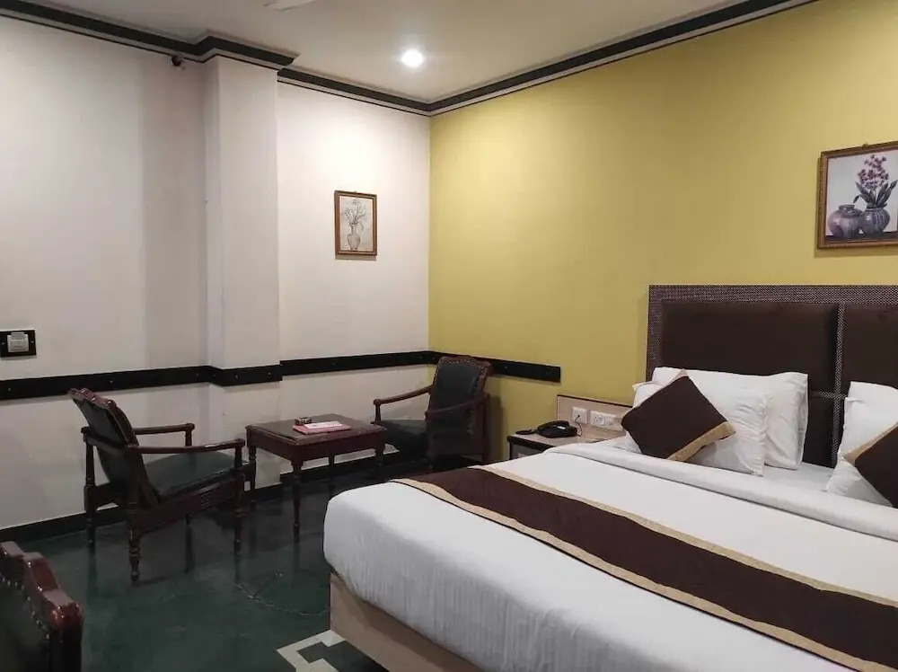Hotel Melrose Inn - Near Railway Station , Aligarh