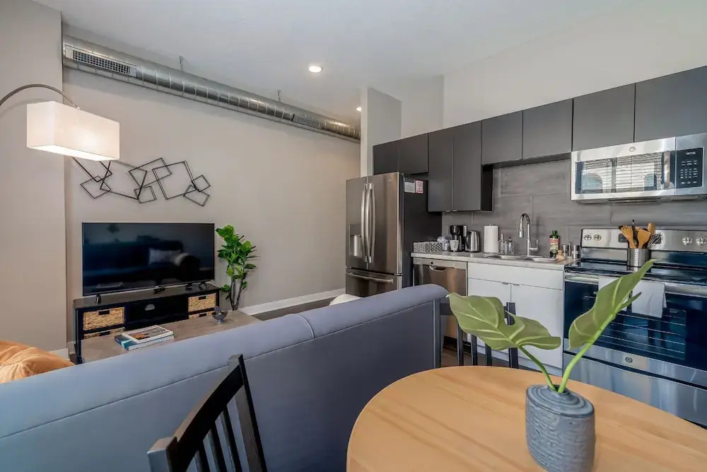 Des Moines Executive 1BD 1BA Downtown Apartment