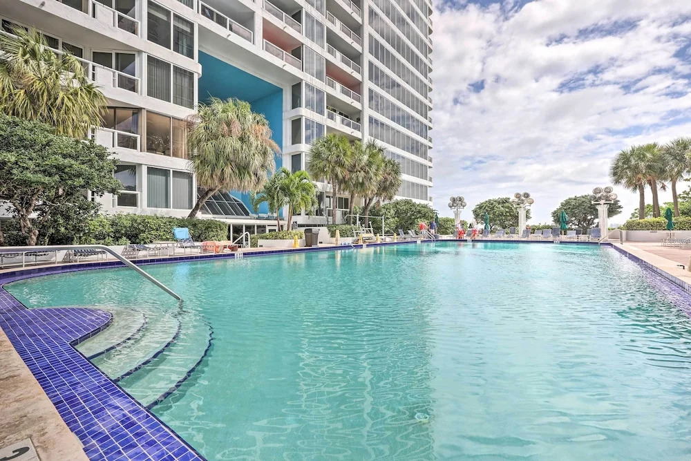 Waterfront High-rise Condo - Miami Beach 5 Mi