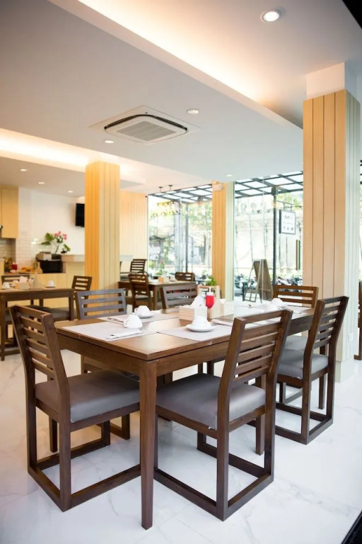 iNest Poshtel
