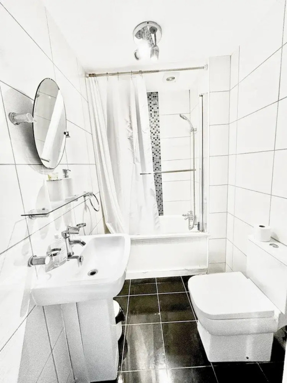 Stunning 3-bed House in the Heartreading