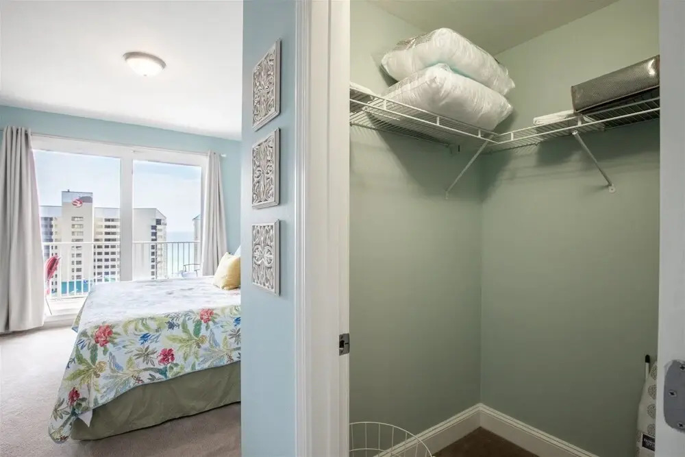 Laketown Wharf - 810